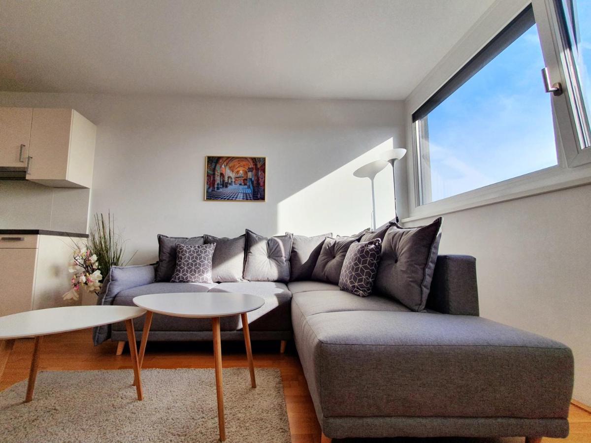 Near Lake Stylish & Fully Furnished Apartment Виена Екстериор снимка
