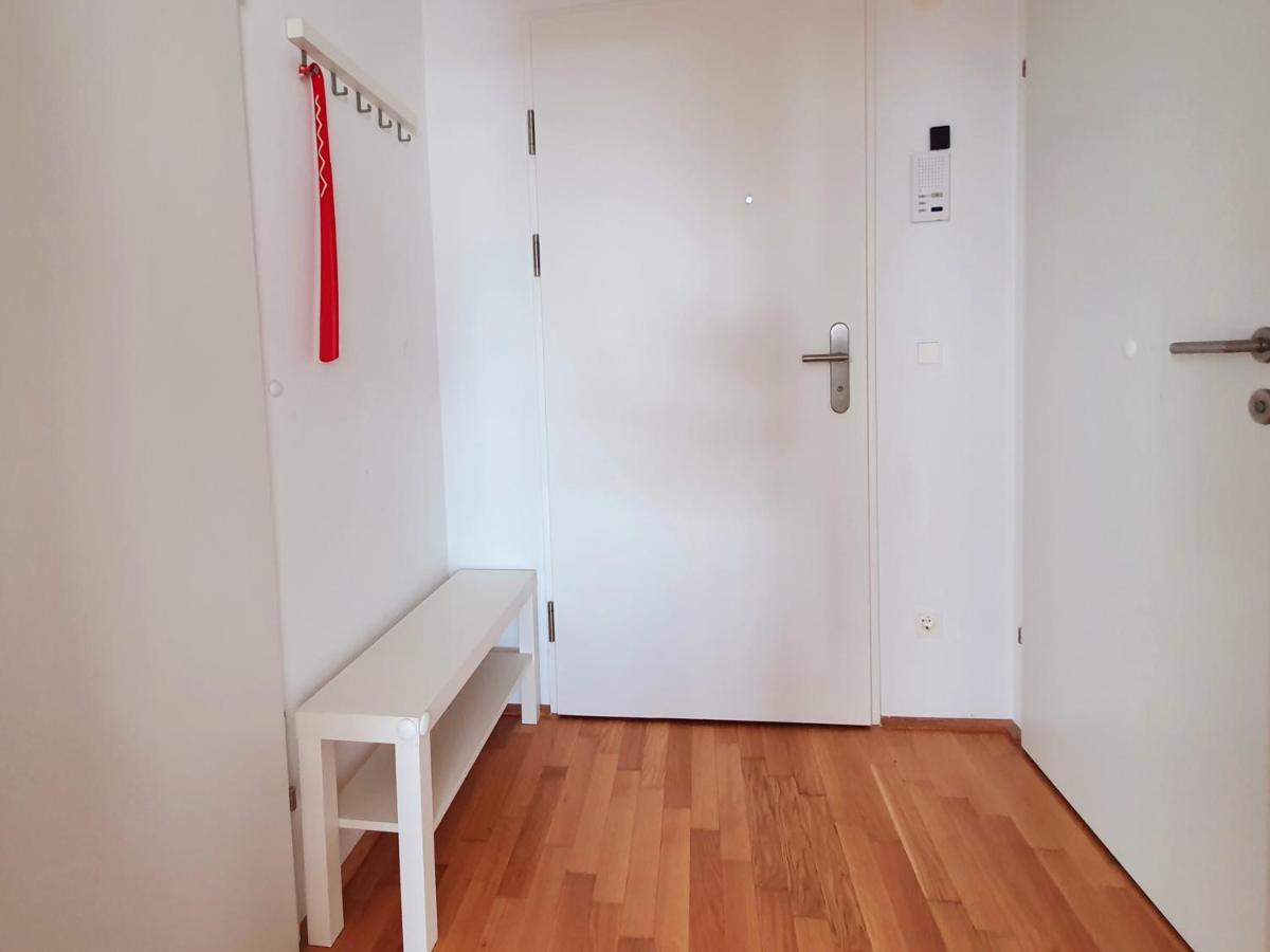 Near Lake Stylish & Fully Furnished Apartment Виена Екстериор снимка